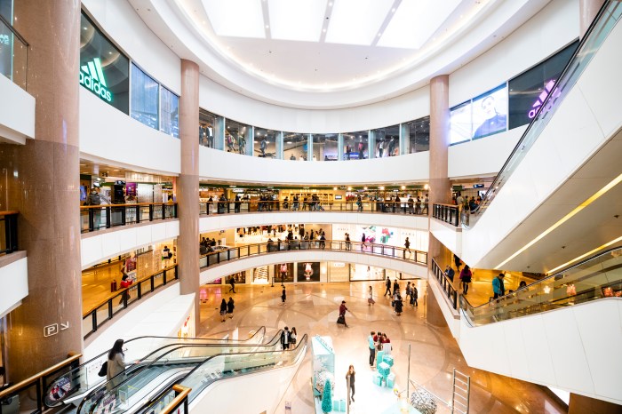 Shopping malls in rome