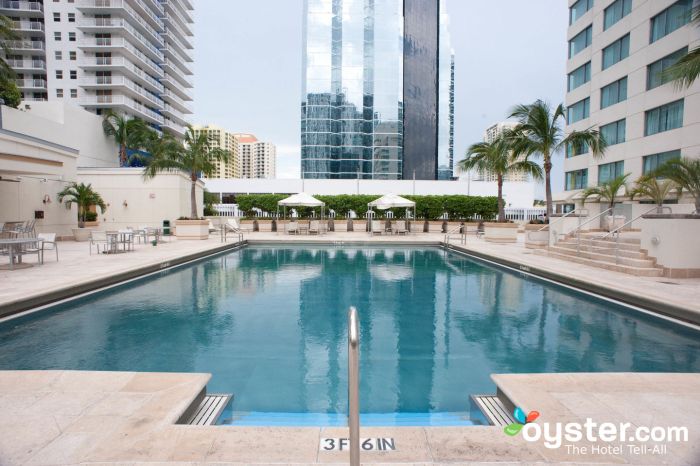 Miami marriott jw hotel biscayne doubletree bay grand oyster upscale service pool downtown hotels hilton business