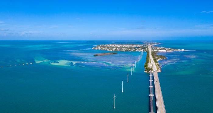 Beach swing miami things do relaxing couples couple vacation water romantic destinations swings sitting florida unsplash should source