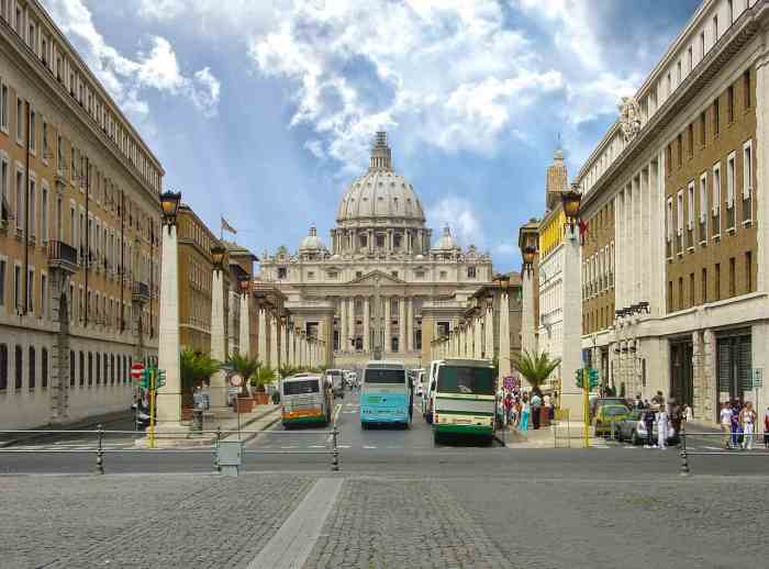 St peter's square facts