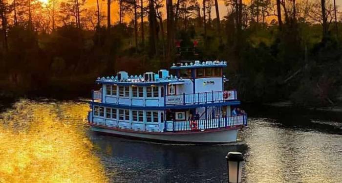 Barefoot dinner cruise