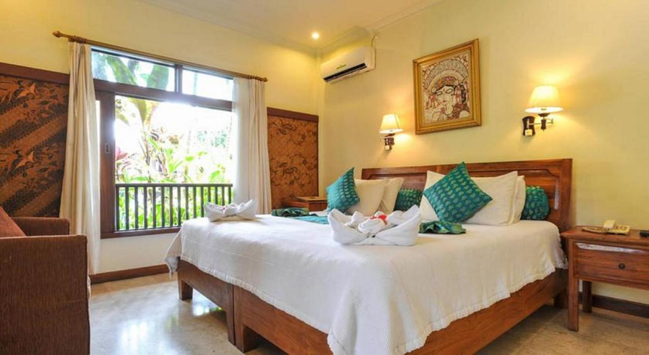 Saraswati bungalows puri ubud staying indonesia palace royal pura twilight